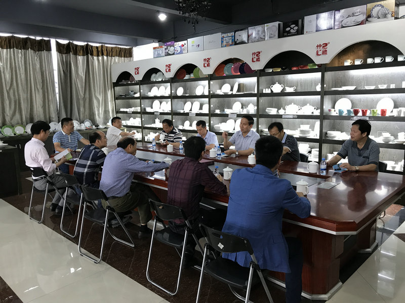 中共北流市委書記朱富庭到仲禮集團調(diào)研指導(dǎo)工作