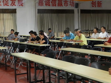 2012年7月7日仲禮公司竇書記在總部四樓為公司管理人員上生產(chǎn)現(xiàn)場管理培訓課