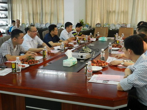 2012年7月17日共青團廣東省委副書記陳雄宇在北流市委組織部長梁世杰、共青團北流市委書記李團源的陪同下，深入我公司參觀指導(dǎo)工作