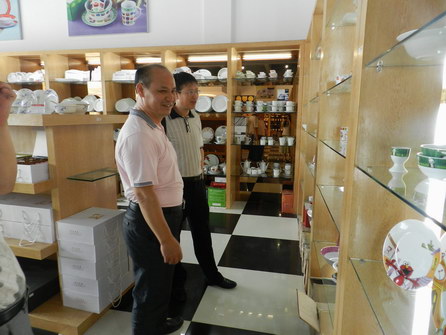 2012年5月29日玉林市、北流市僑聯(lián)領(lǐng)導到我公司視察調(diào)研