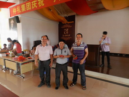 品管部職工子女進行“六一”聯(lián)歡活動和后勤、車間勞模頒獎